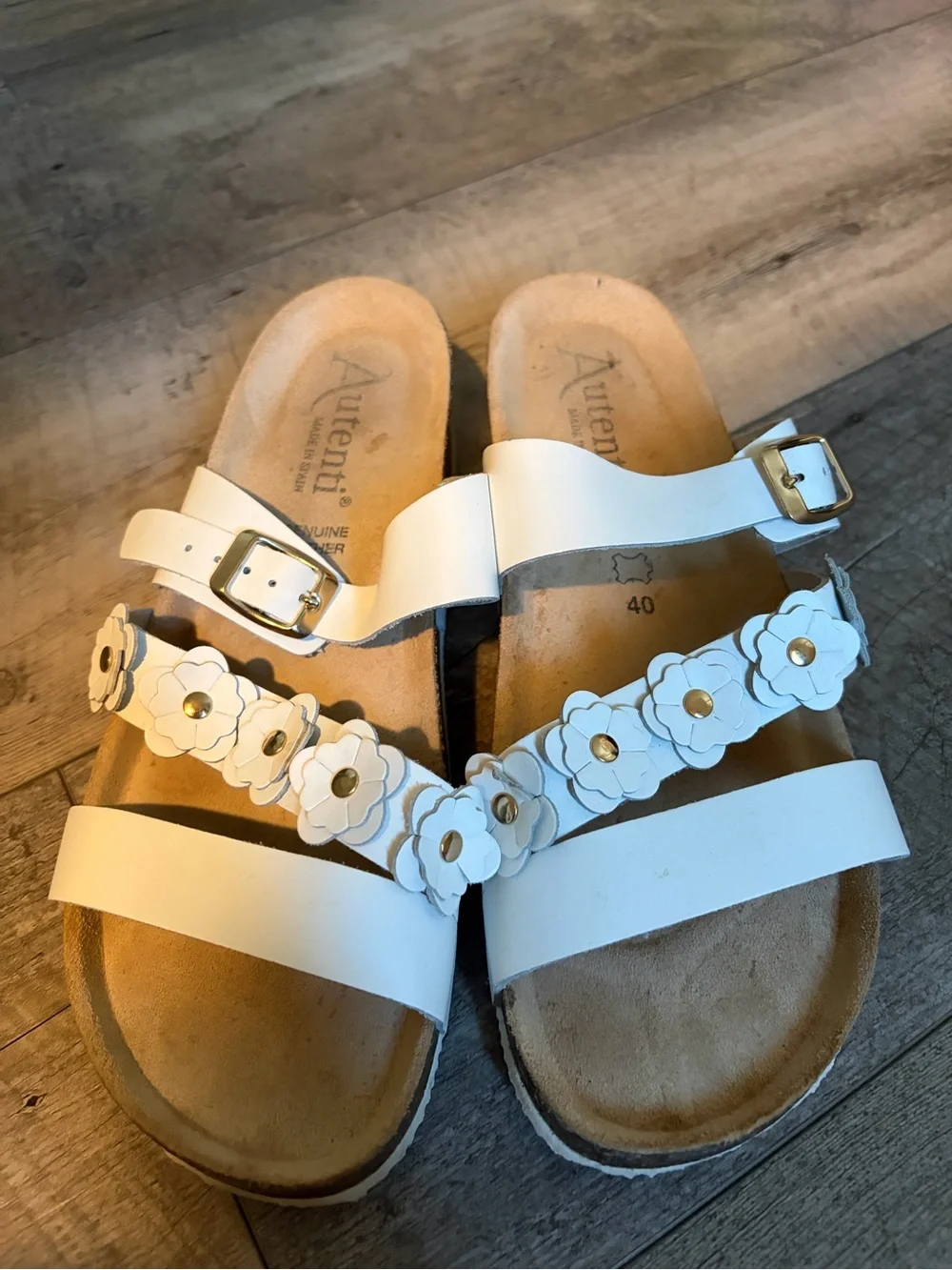 Autenti White Floral Double-Strap Slide Sandals